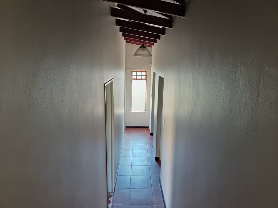 To Let 3 Bedroom Property for Rent in Hillside Free State